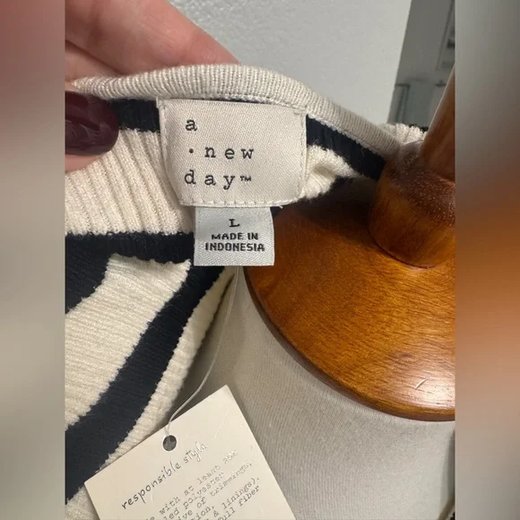 NWT A New Day Striped Black and White ribbed Top Size L - Picture 3 of 4